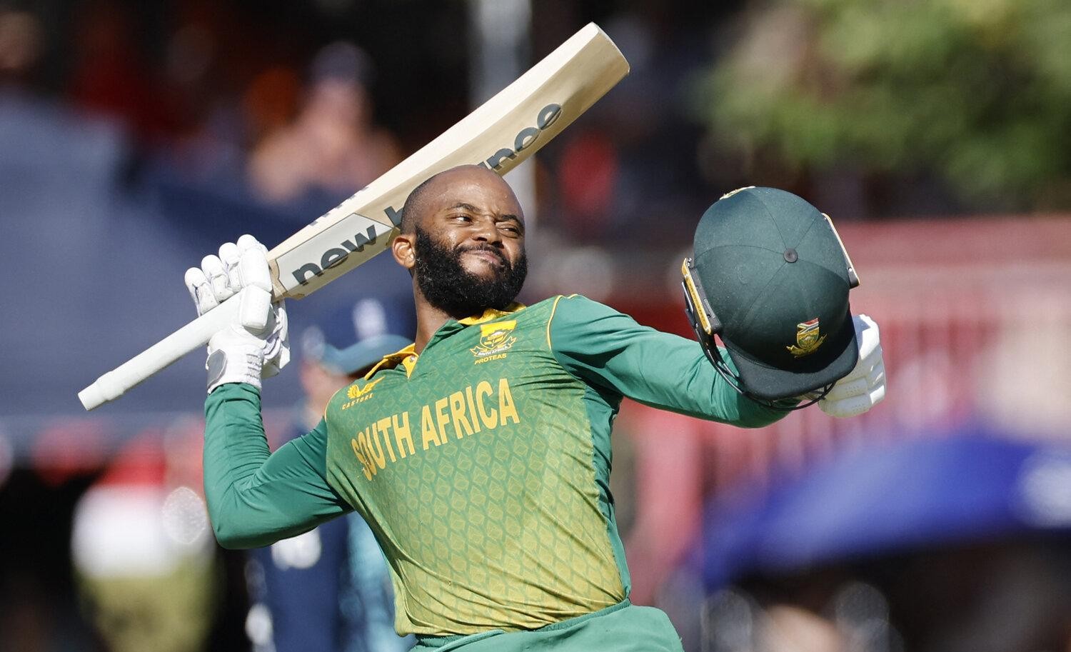Temba Bavuwa celebrate with a bat