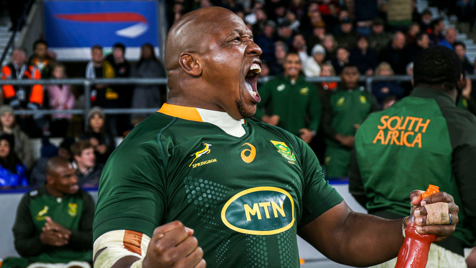 Bongi Mbonambi with the Springboks