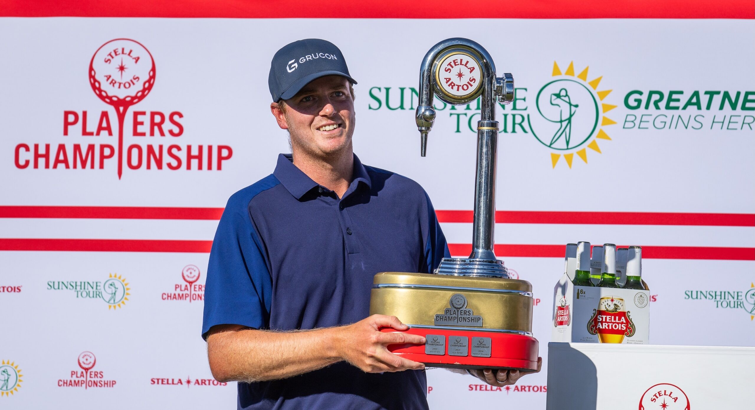 Deon Germishuys holding the Stella Artois Players Championship trophy after winning at Glendower Golf Club.