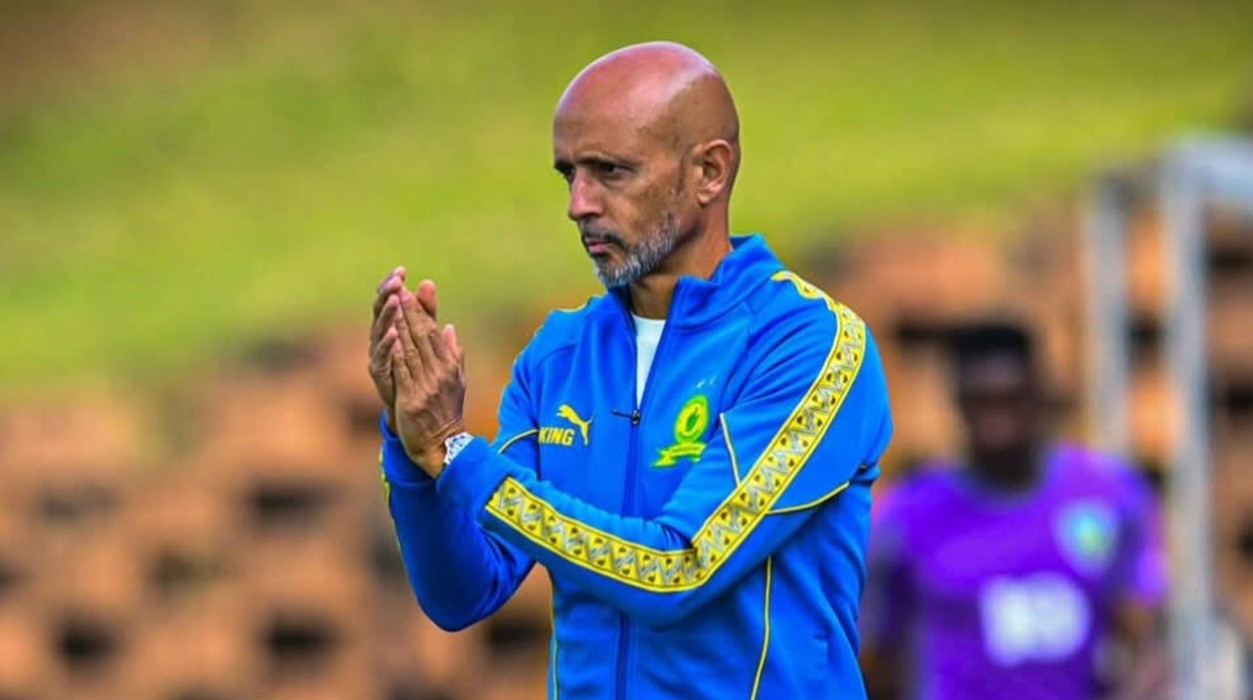 Mamelodi Sundowns coach Miguel Cardoso applauding his players during a League match
