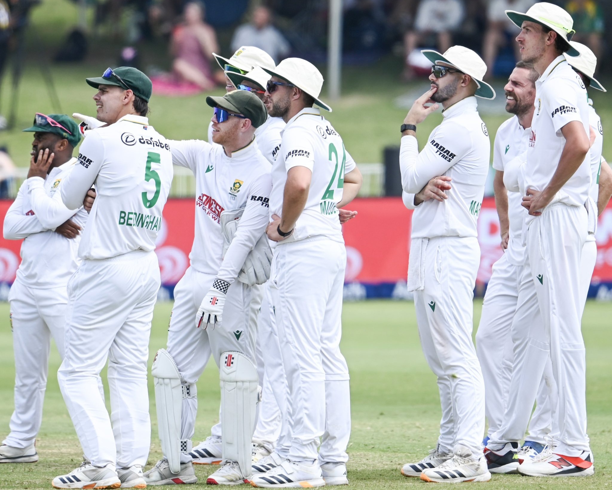 Proteas players looking at the score during a Test against Australia.
